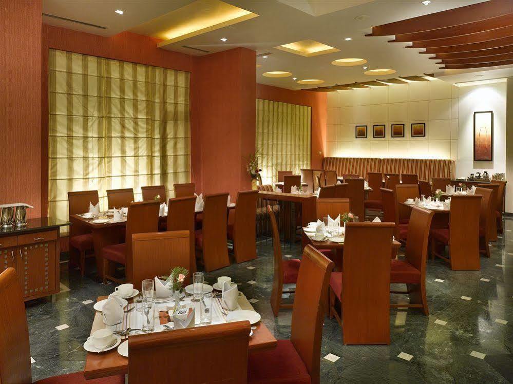 Hotel Hindusthan International, Варанаси Экстерьер фото