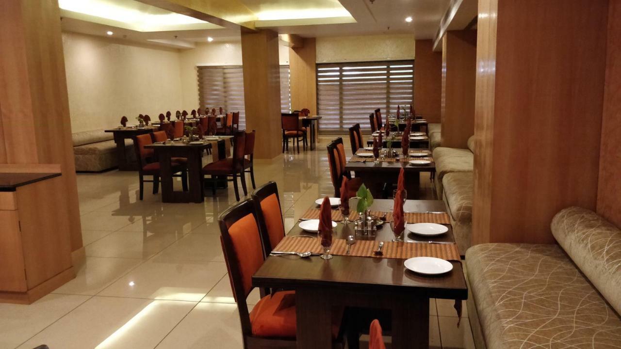 Hotel Hindusthan International, Варанаси Экстерьер фото